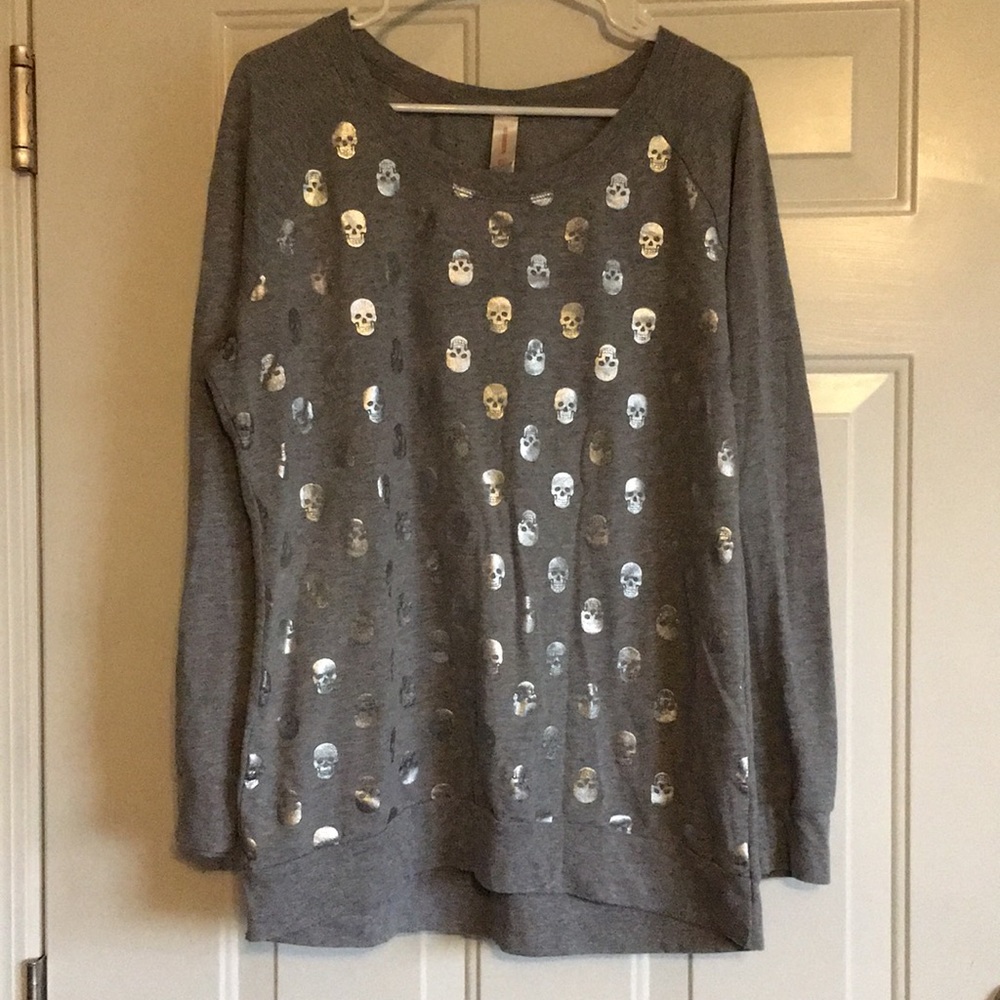 Light silver skull long sleeve shirt